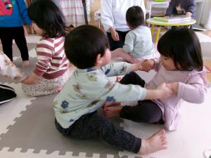 お船はぎっちらこをする姿