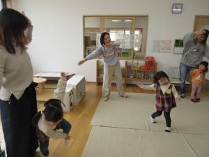 バナナくん体操をしているよ