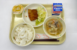ご飯・牛乳・ソースかつ丼・ボイルキャベツ・こしね汁・梨ゼリー