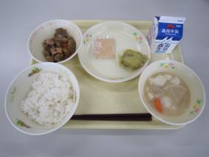 R7.1.10 ご飯・牛乳・きんとん・いりどり・ならの雑煮・きなこ