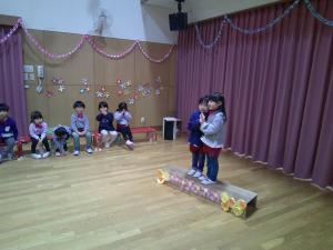 4歳児が司会をしています