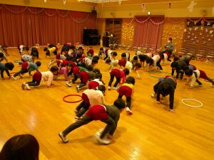 幼児組で引っ越しゲームを楽しんでいます