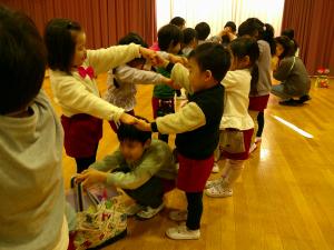 5歳児がトンネルをくぐってくれました