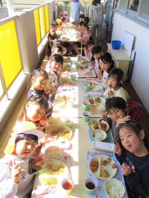 食べている様子みっつめ