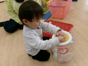１歳児　ポットん落とし