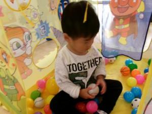 １歳児　ボール遊び