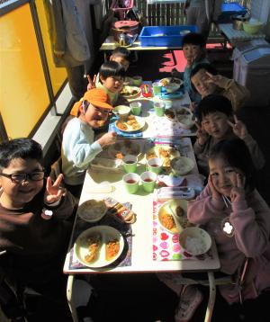 食べている様子よっつめ
