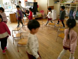 3歳児ゲーム遊びを楽しみました