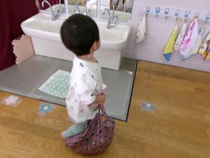 自分で荷物を運ぶ