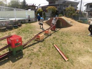 ４歳園庭遊び