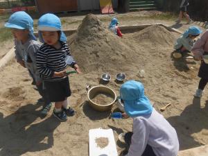 4歳児　園庭遊び