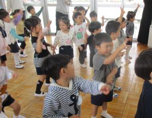 新入園児迎える会　エビカニクス