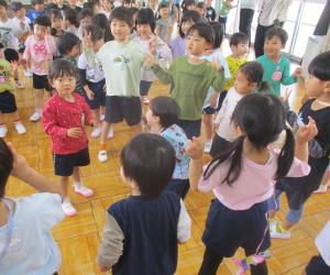 新入園児迎える会　エビカニクス２