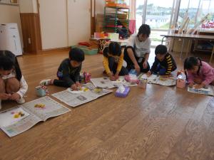 5歳児押し花つくり