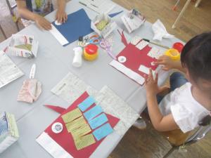 ４歳児こいのぼりの製作の様子