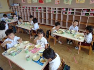 イチゴ給食