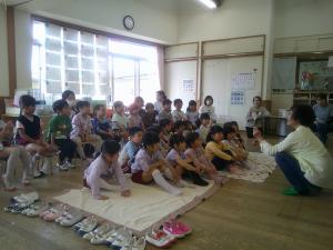 おはなしの会が始まりました