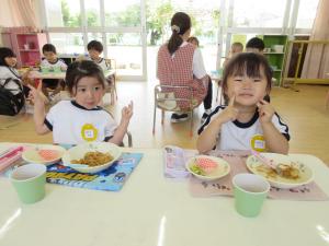 給食の様子2