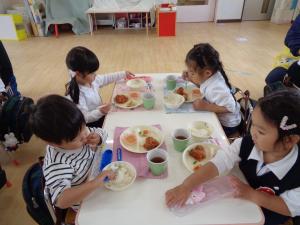 給食の様子3