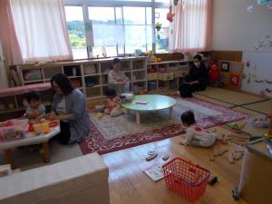 久しぶりのにこにこひろばで楽しく遊んでいます