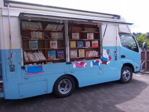 移動図書館のバスがやってきました