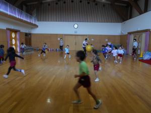 5歳児体操の先生と鬼ごっこ