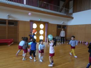 5歳児風船遊び