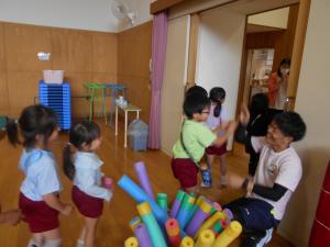 5歳児先生とハイタッチ
