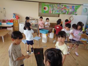 2組　友達と楽器遊び