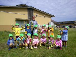 4歳児野菜の先生と写真をとったよ