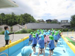 水にかかって気持ちいいね