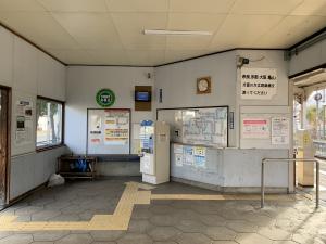 帯解駅待合室