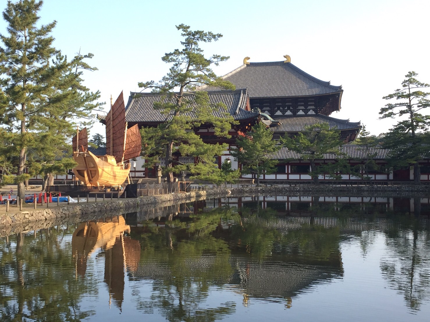 完成し、鏡池への進水を待ちますの画像