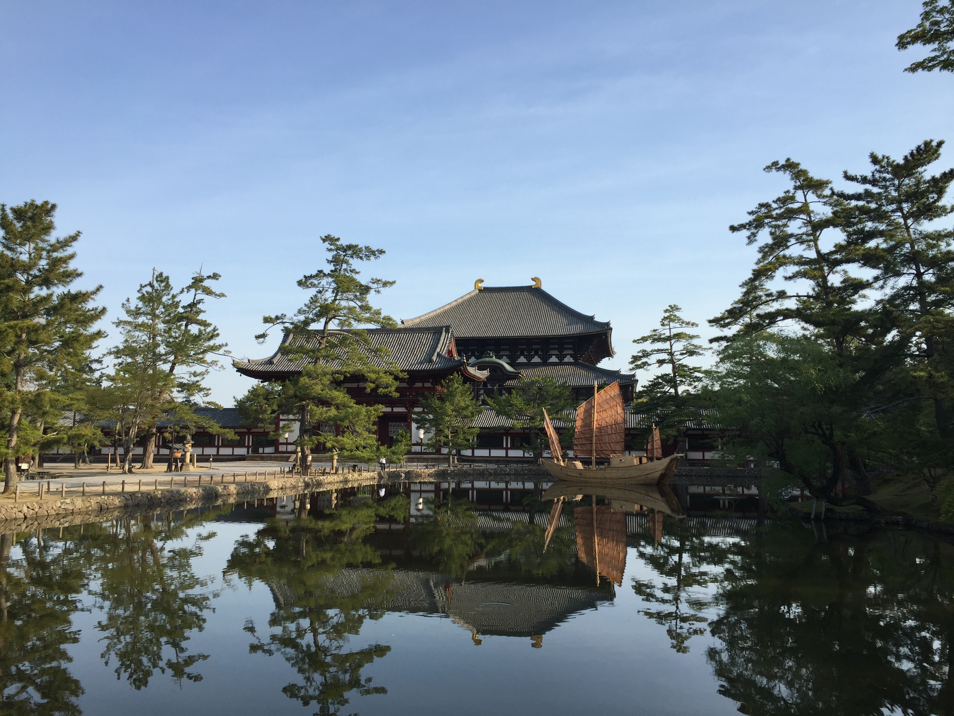 ついに鏡池に浮かびますの画像