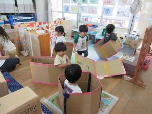 それぞれに囲いで遊んでいます