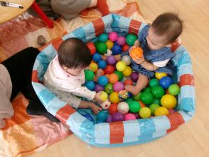 ０歳児クラス　ボールプール