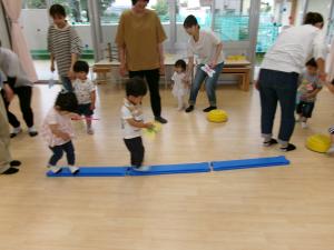 1歳児クラス　アスレチック遊び