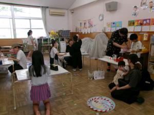つくって遊ぶコーナーで遊ぶ幼児組