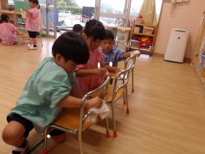 椅子がピカピカ