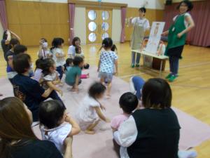 ウサギになって飛んでいます