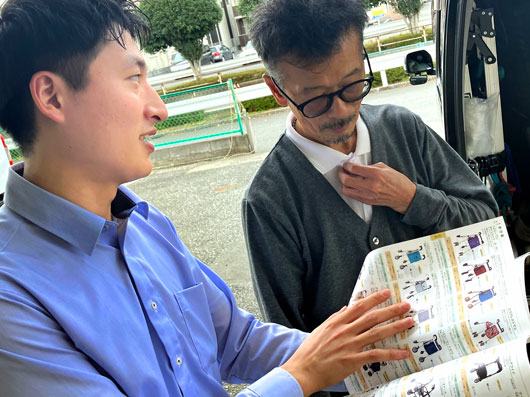 仕事中の松崎さんの写真