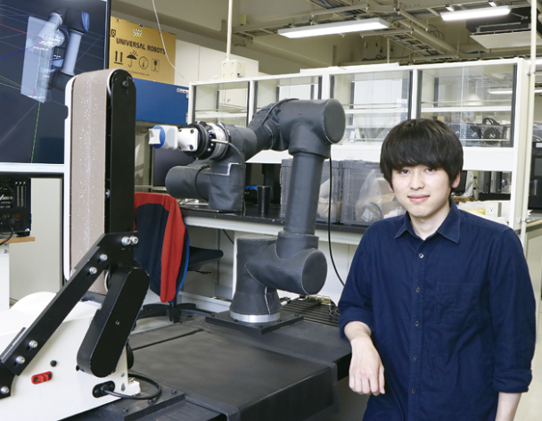 奈良先端科学技術大学院大学の…鉢峰拓海さんと研削ロボット