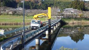 橋梁定期点検　車1