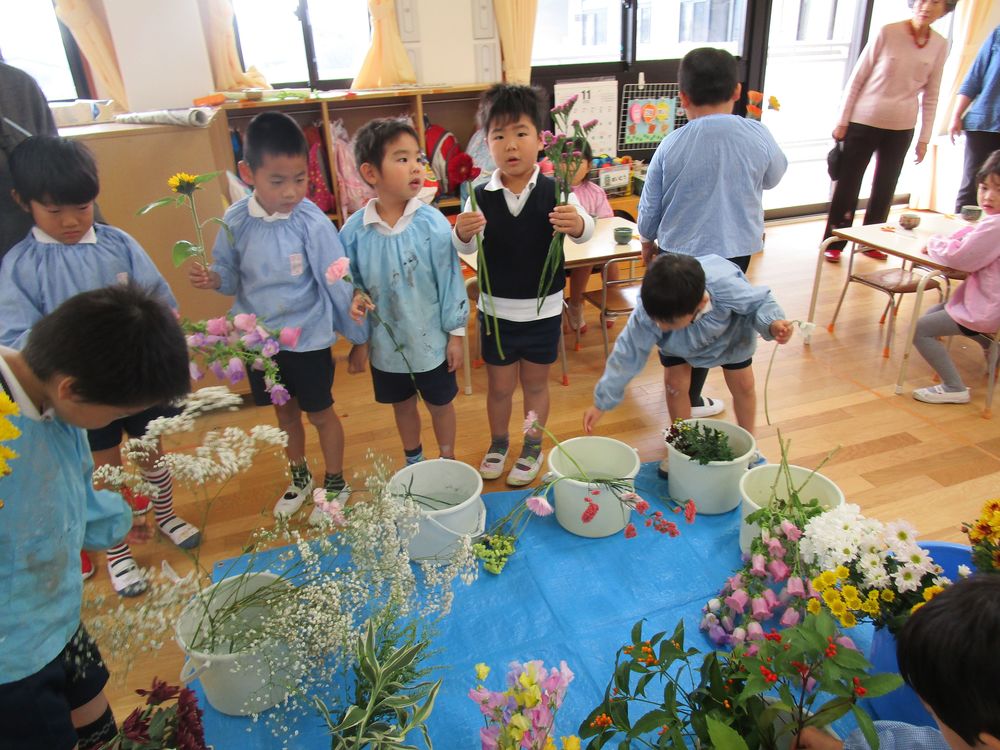 生け花教室がありました。＜5歳児＞の画像1