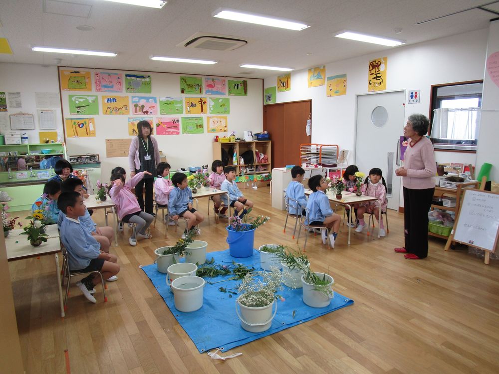 生け花教室がありました。＜5歳児＞の画像2
