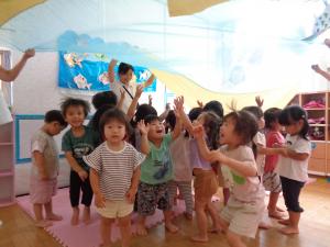 身体をたくさん使って遊ぶ子ども達