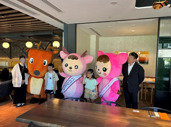 奈良交通キャラクターのシーカくんとイクジーカたち