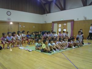 幼児組　みんなで見ています