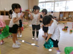 体を動かして遊ぶ
