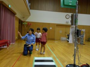 左右をしっかり確認しています